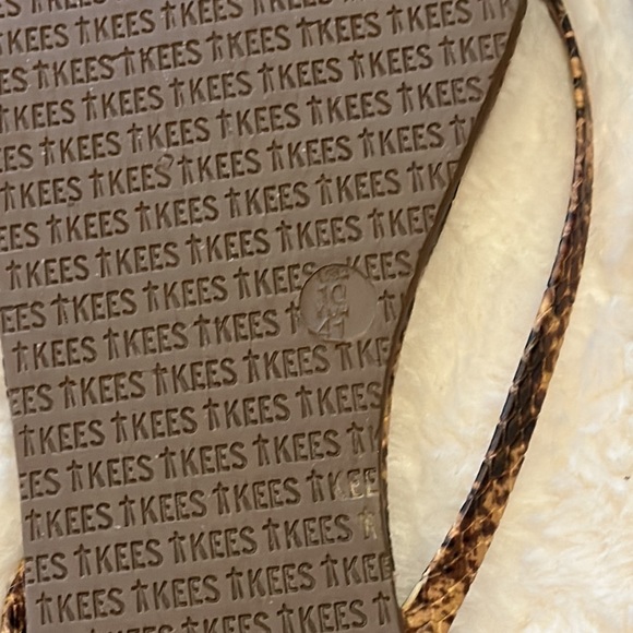 Tkees Flip Flops NWT - Picture 3 of 5